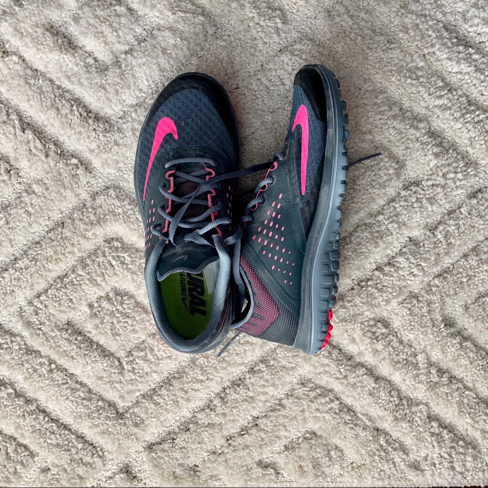 Nike Tennis Shoes (Never worn)
